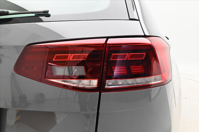 Volkswagen Passat 2,0 TDI 110 kW DSG Business Zá - fotka 31 z 32