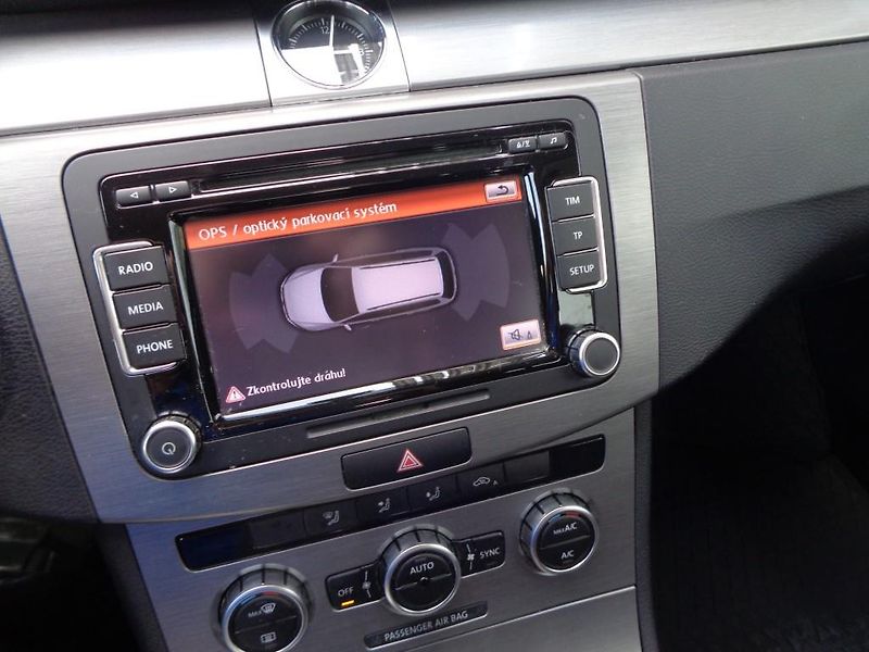 Volkswagen Passat 2,0 TDI Comfortline  103 kW - fotka 17 z 27