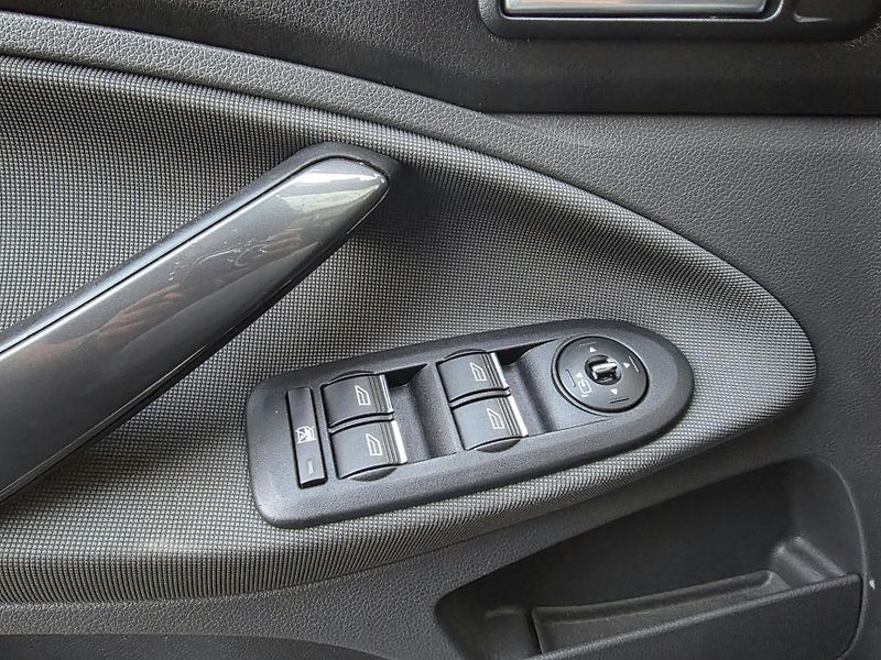 Ford Kuga 2.0-AUTOMAT-KŮŽE/TEXTIL-ODĚRKY - fotka 20 z 27