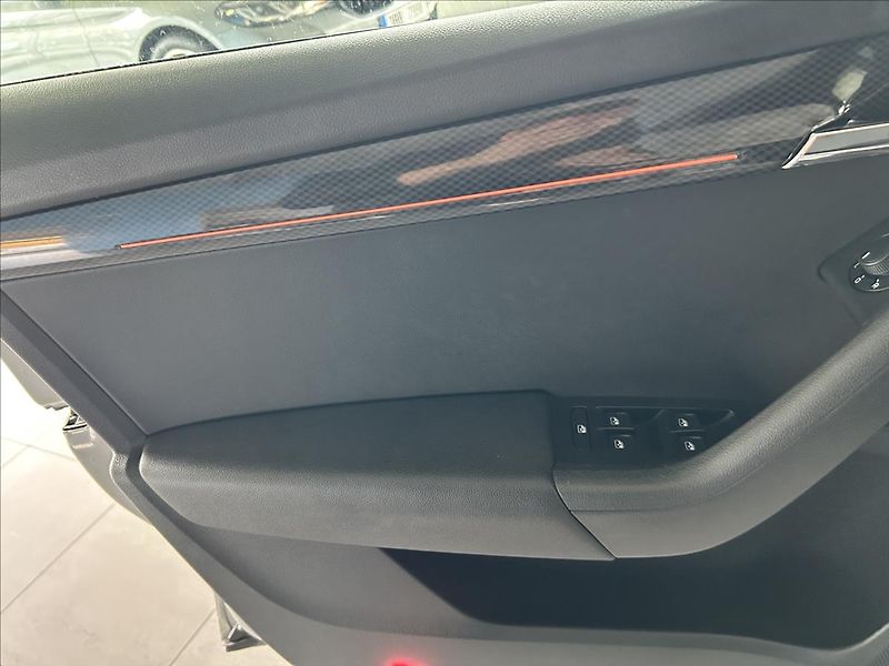 Škoda Octavia 2,0   TSI 180kW,RS,MANUÁL,SERV - fotka 10 z 34
