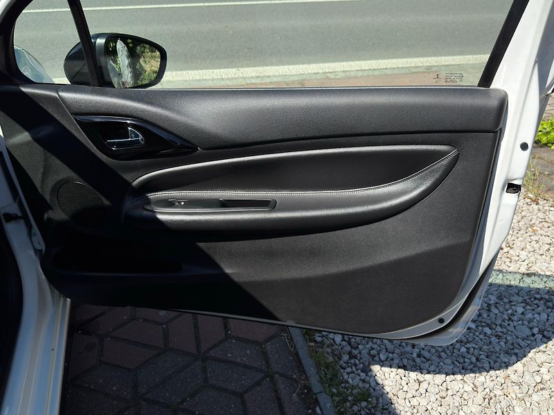 Citroën DS3 1.6HDi 82kW ČR KŮŽE NOVÁ STK  - fotka 21 z 21
