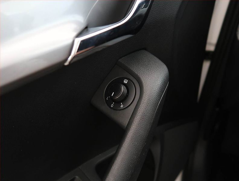Škoda Octavia (2013) 1.6 TDI, Serv.kniha - fotka 16 z 16