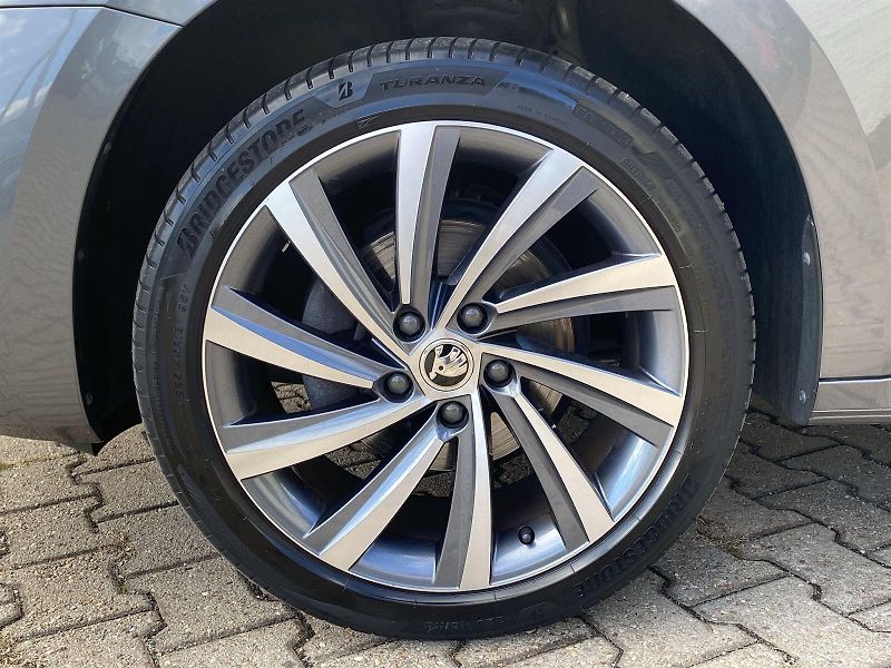 Škoda Octavia (2023) Combi 2.0 TDI DSG Ambition - fotka 31 z 35