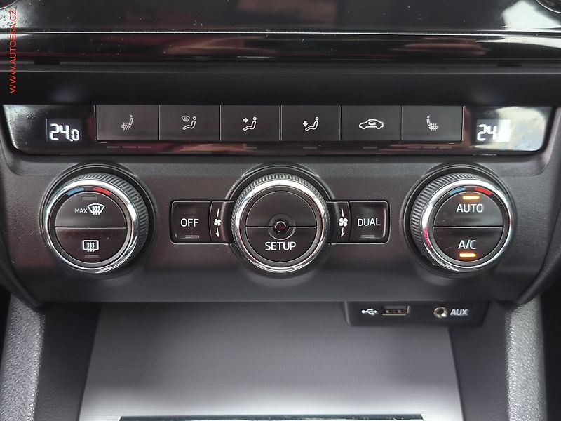 Škoda Octavia (2015) 2.0 TDi, Ambition, DSG, navi - fotka 14 z 21