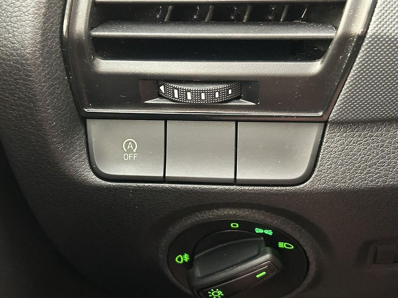 Škoda Fabia 1.0 TSI Active - fotka 16 z 25