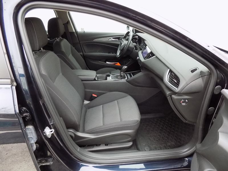 Opel Insignia (2020) 1.6 CDTI/Bussines Edition/DPH/ - fotka 15 z 39