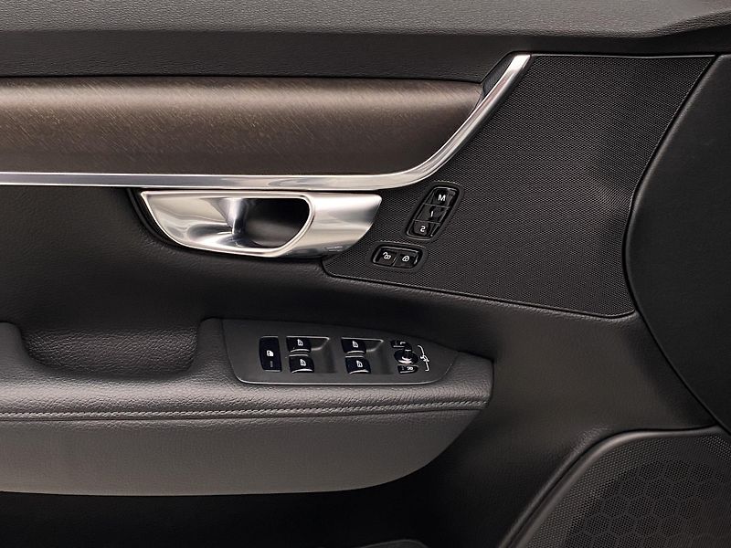 Volvo V90 CC T5 AWD MOMENTUM REZERVACE - fotka 28 z 46