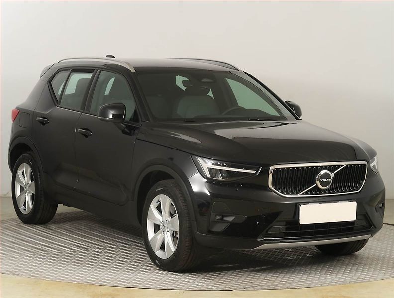 Volvo XC40 (2022) B4 - fotka 1 z 21