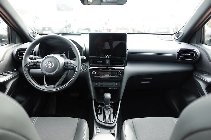 Toyota Yaris Cross 1,5 HEV Executive Tech VIP - fotka 17 z 36