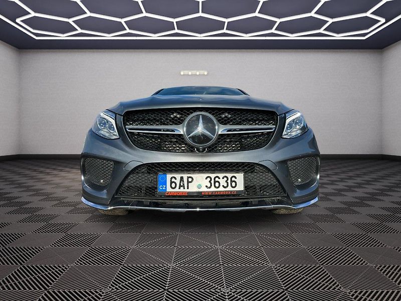 Mercedes-Benz GLE (2017) 350D 4Maric 190kw - fotka 2 z 29