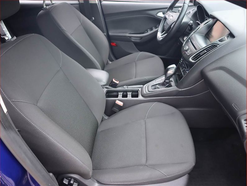Ford Focus (2015) 1.5 TDCi, Automat, Navi - fotka 9 z 19