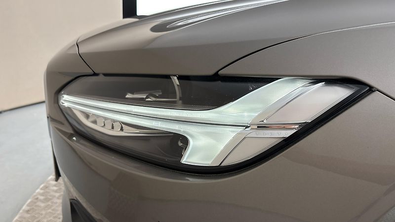 Volvo V90 2.0 B4 AUT Momentum Pro - fotka 18 z 30