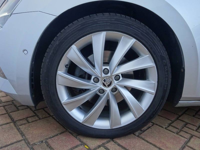 Škoda Superb (2016) 2,0 TDi/ 110kW  DSG  L&K - fotka 21 z 29