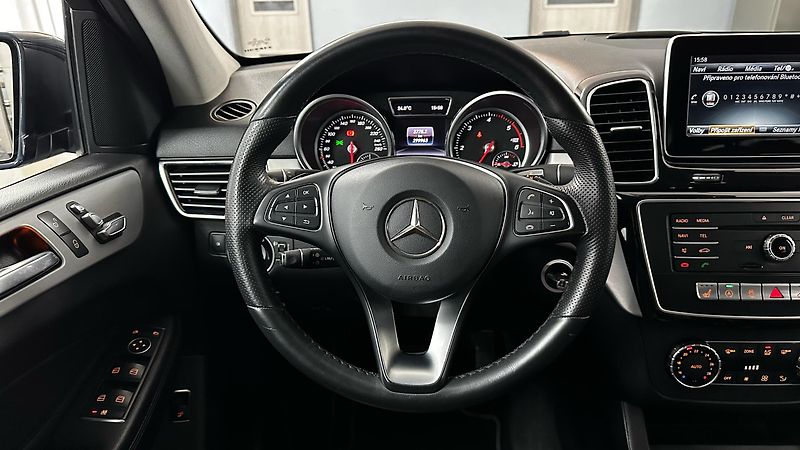 Mercedes-Benz GLE 250D / 4.MATIC / DVĚ SADY KOL - fotka 23 z 46