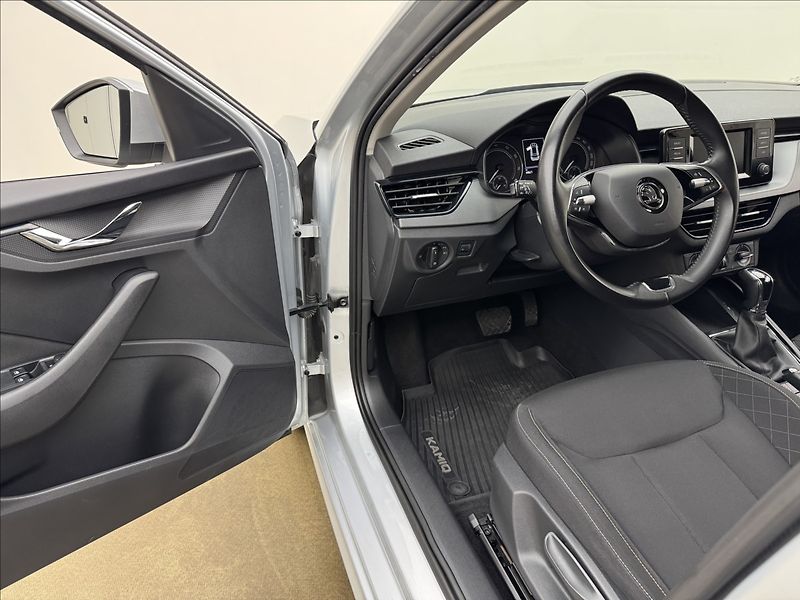 Škoda Kamiq 1,0 DSG AC LED VÝHŘEV SENZORY - fotka 27 z 36
