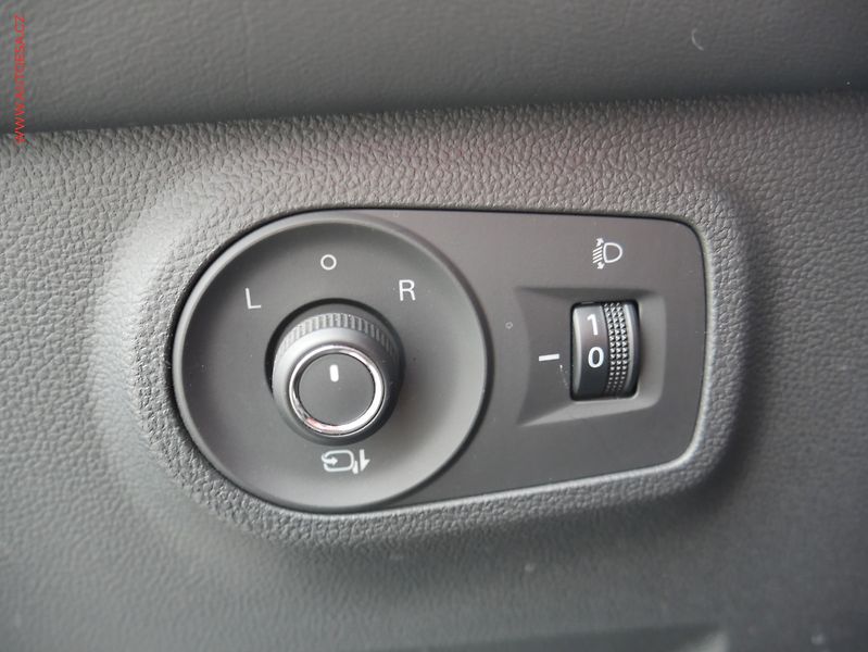 MG ZS (2022) 1.0 TGi, 1.maj,ČR, Exclusive - fotka 17 z 28