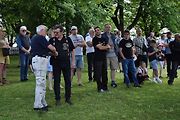 Tradiční závod S kopce do kopce si nenechalo letos ujít na sedm desítek posádek historických automobilů a motocyklů