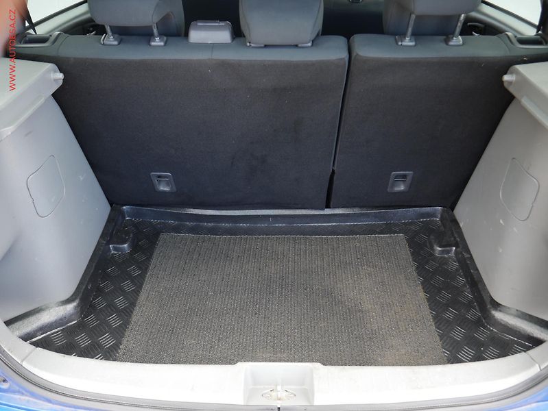 Suzuki SX4 (2008) 1.9DDiS 4x4, ČR, AC, park - fotka 8 z 18