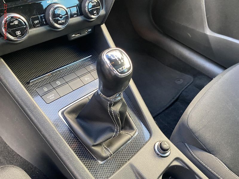 Škoda Octavia (2017) 2.0TDi, RS, LED, panor - fotka 16 z 19