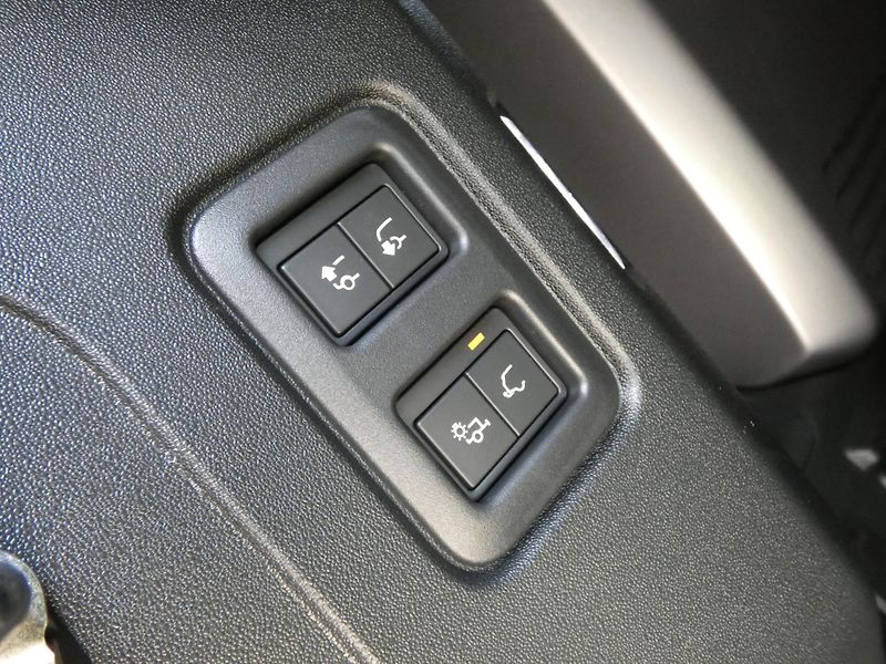 Land Rover Defender 110 4,4 OCTA P635 - fotka 40 z 46