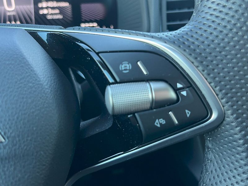 Škoda Karoq (2025) Drive 1,5TSI 110kW 6-ti. st. m - fotka 26 z 35