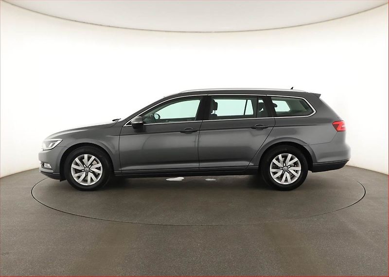 Volkswagen Passat (2016) 1.6 TDI, Navi, Tempomat - fotka 3 z 15