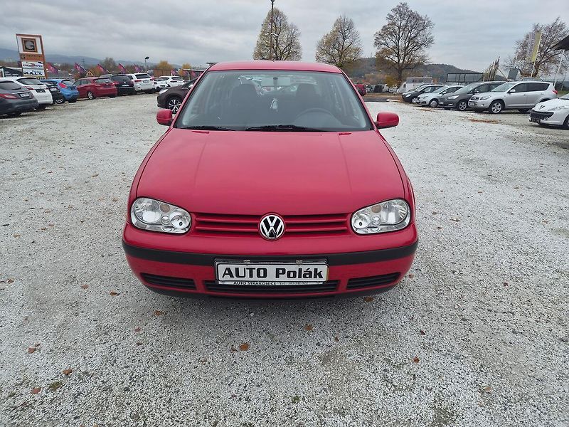Volkswagen Golf 1,4 16V - fotka 1 z 10