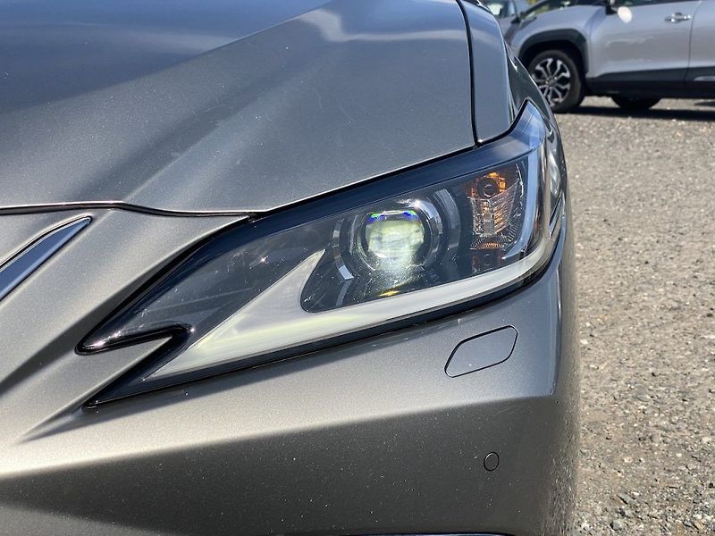 Lexus ES 300h 2.5HEV, ČR, Limited Edition - fotka 7 z 10