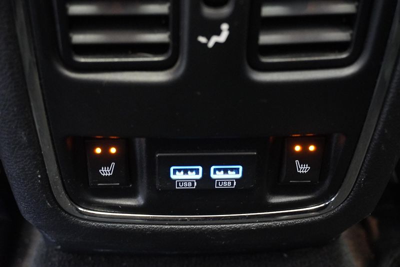 Jeep Grand Cherokee 3,0 MJT V6 4X4 AUTOMAT - fotka 27 z 33