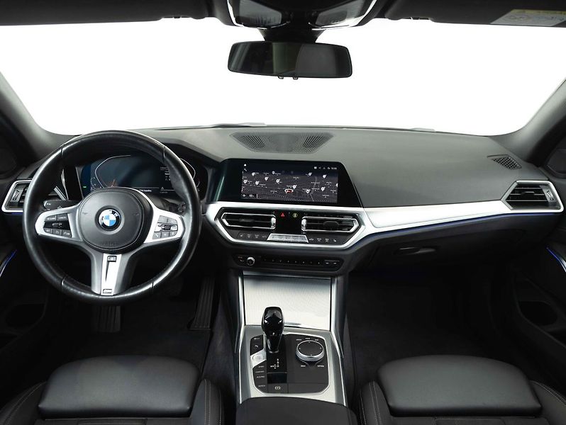 BMW Řada 3 320d xDrive - fotka 12 z 22