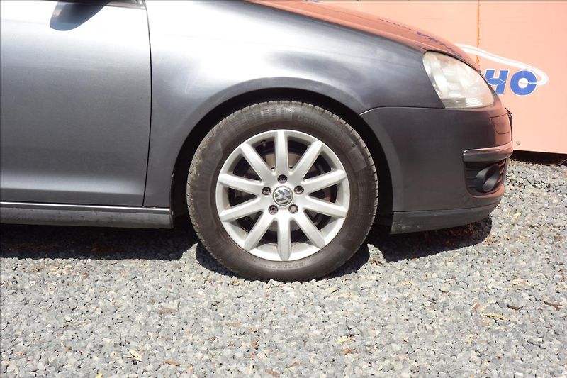 Volkswagen Golf 1,9 TDi 77KW, ČR, SERVIS. KN. - fotka 9 z 38
