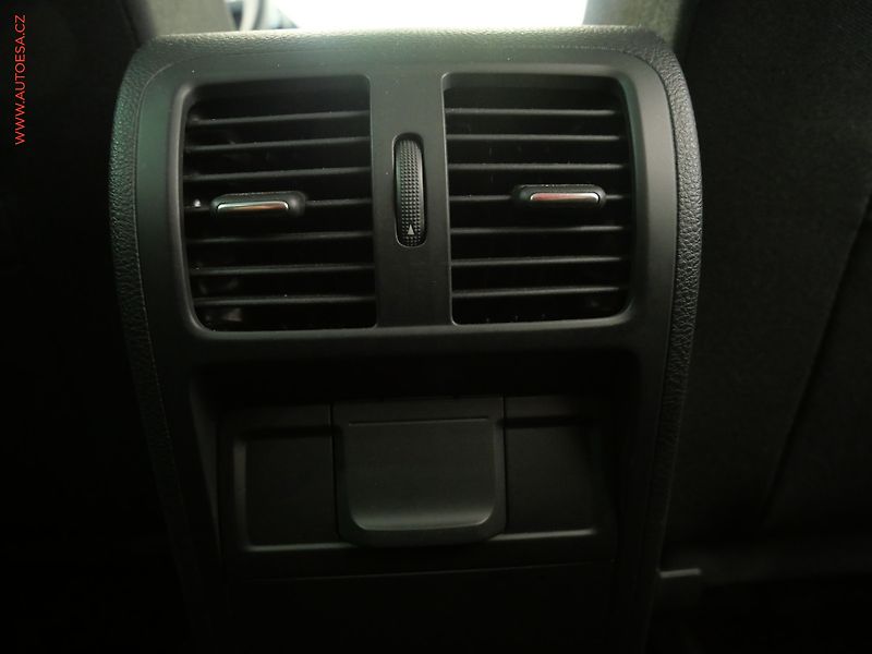 Volkswagen Passat (2012) 2.0 TDI, ČR, servis.kniha - fotka 20 z 20