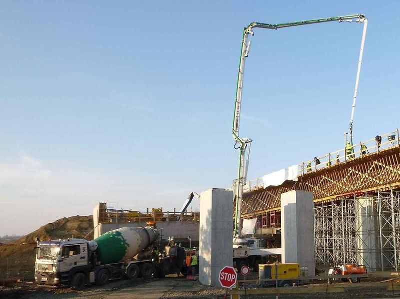 Dálnice D35 hlásí další milník. Betonáž mostu trvala celý víkend