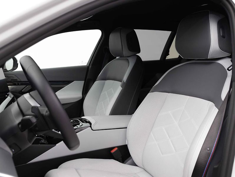 BMW Řada 5 540d xDrive Touring - fotka 18 z 22
