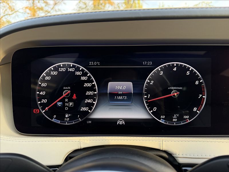 Mercedes-Benz Třídy S 560 4Matic AMG - fotka 15 z 32