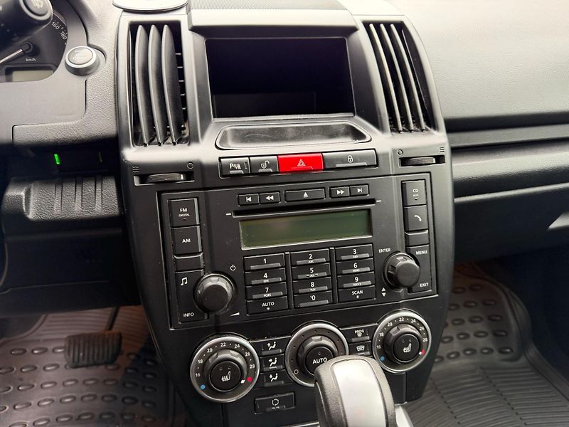Land Rover Freelander 2 2,2TD4  4WD / servis.kn. - fotka 27 z 32