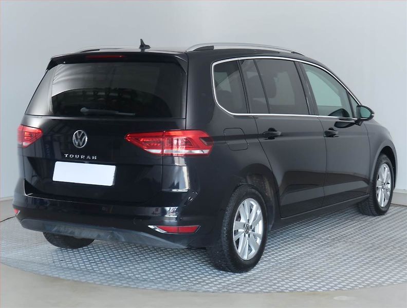 Volkswagen Touran (2022) 1.5 TSI - fotka 5 z 21