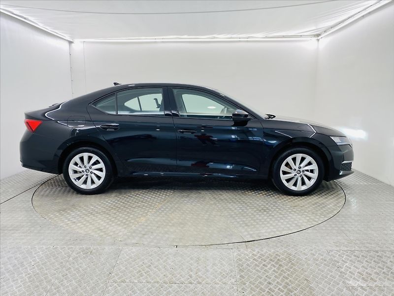 Škoda Octavia 1,5 TSI 110kW Selection - fotka 24 z 25