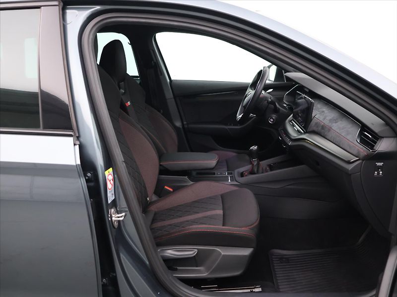 Škoda Octavia 2,0 TSI RS 180kW CZ DPH - fotka 12 z 32