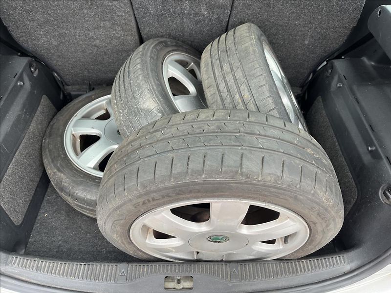 Škoda Roomster 1,4 TDi KLIMA ROZVODY 2x KOLA - fotka 26 z 28