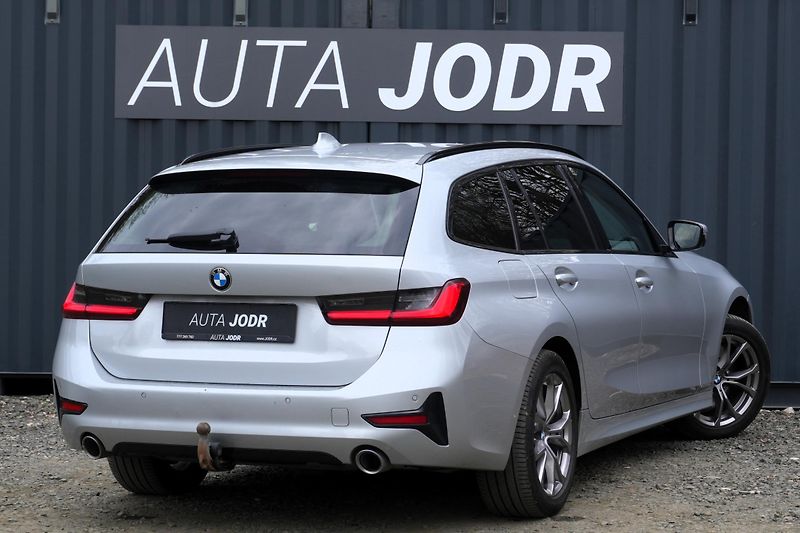 BMW Řada 3 330e xDrive, ACC, Tažné - fotka 9 z 39