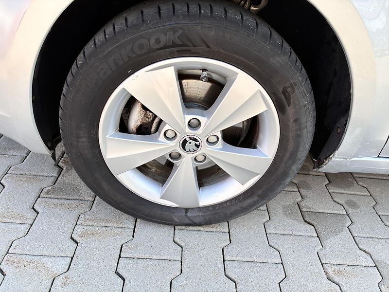 Škoda Octavia Kombi 1.6TDi 77kW 4x4 ELEGANCE - fotka 24 z 26