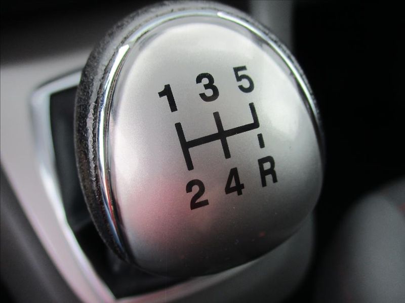 Ford C-MAX 1,6 16V, klima,serviska,tažné, - fotka 15 z 26