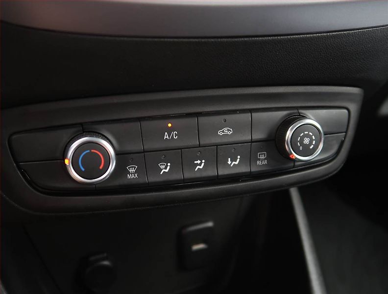 Opel Crossland X (2022) 1.2 Turbo, Tempomat - fotka 14 z 16