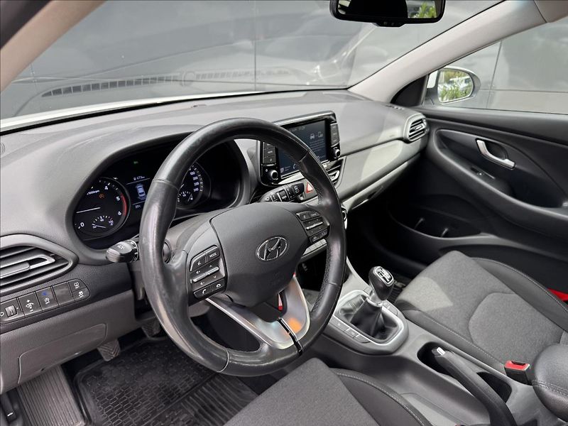 Hyundai i30 1,6 CRDI Smart ČR DPH - fotka 9 z 31