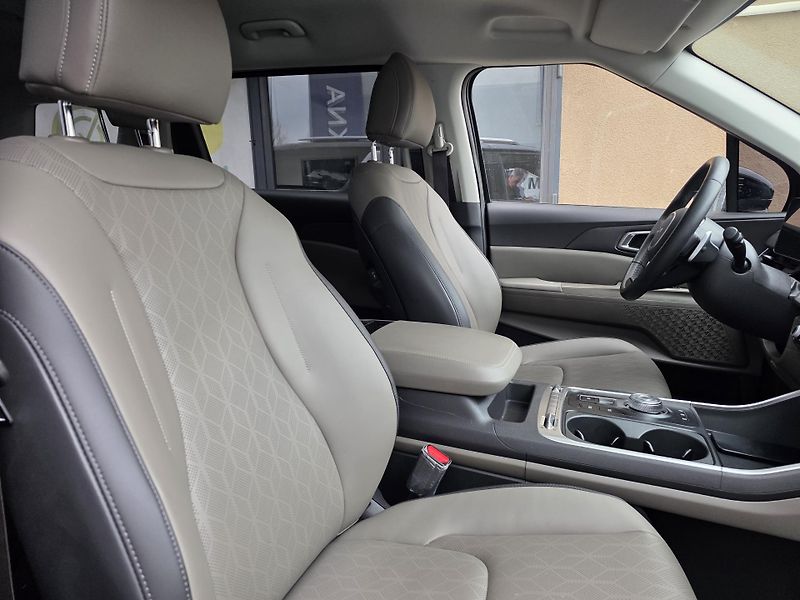 Kia Carnival 2.2-9 MÍST-DPH-KŮŽE - fotka 15 z 28