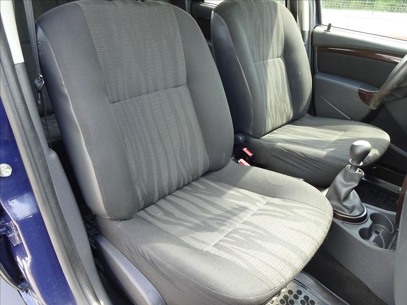 Dacia Duster 1,5 DCi 81kW 4x4 - fotka 27 z 42