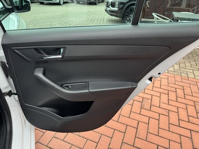 Škoda Fabia (2017) 1.2TSi Style Digi Klima - fotka 19 z 50