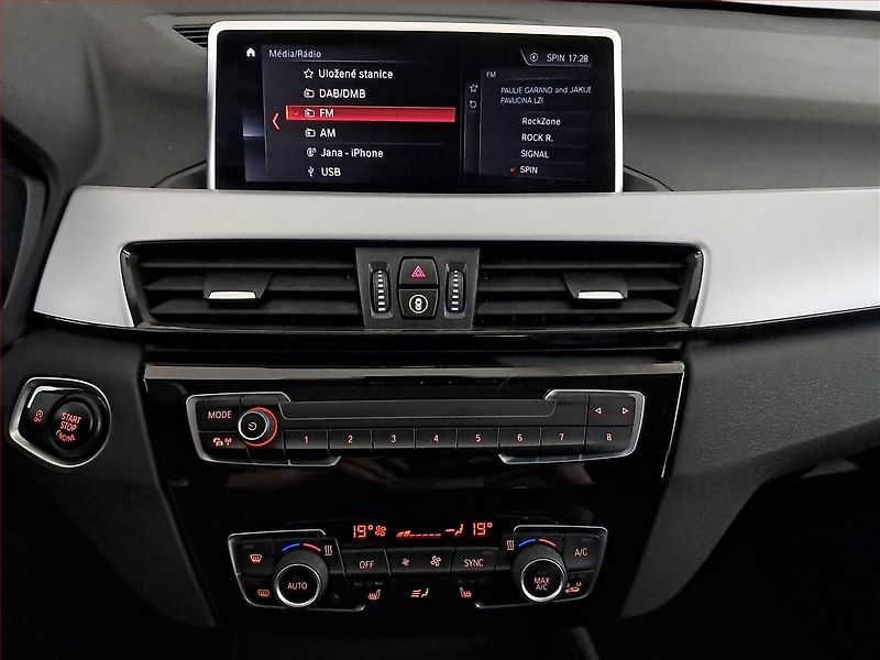 BMW X1 (2022) xDrive20i - fotka 12 z 17