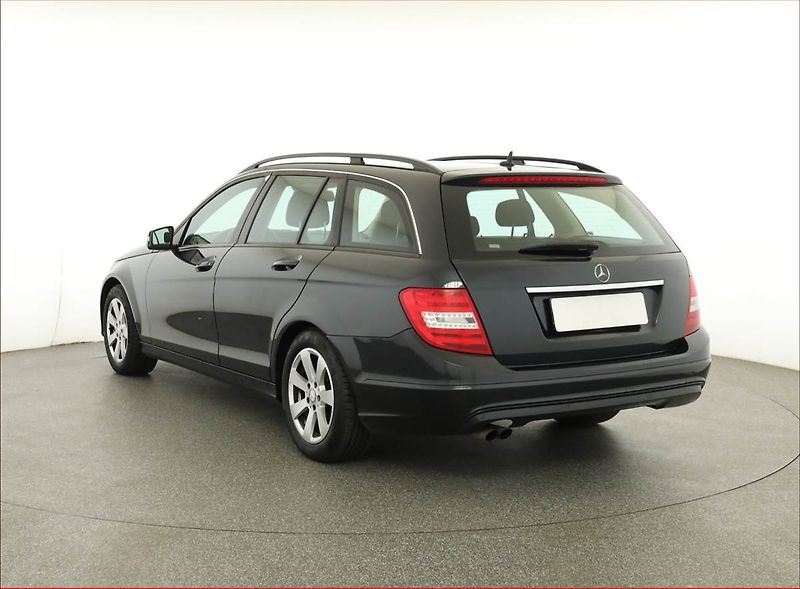 Mercedes-Benz Třídy C (2012) C 200 CDI, Automat, Xenony - fotka 4 z 19